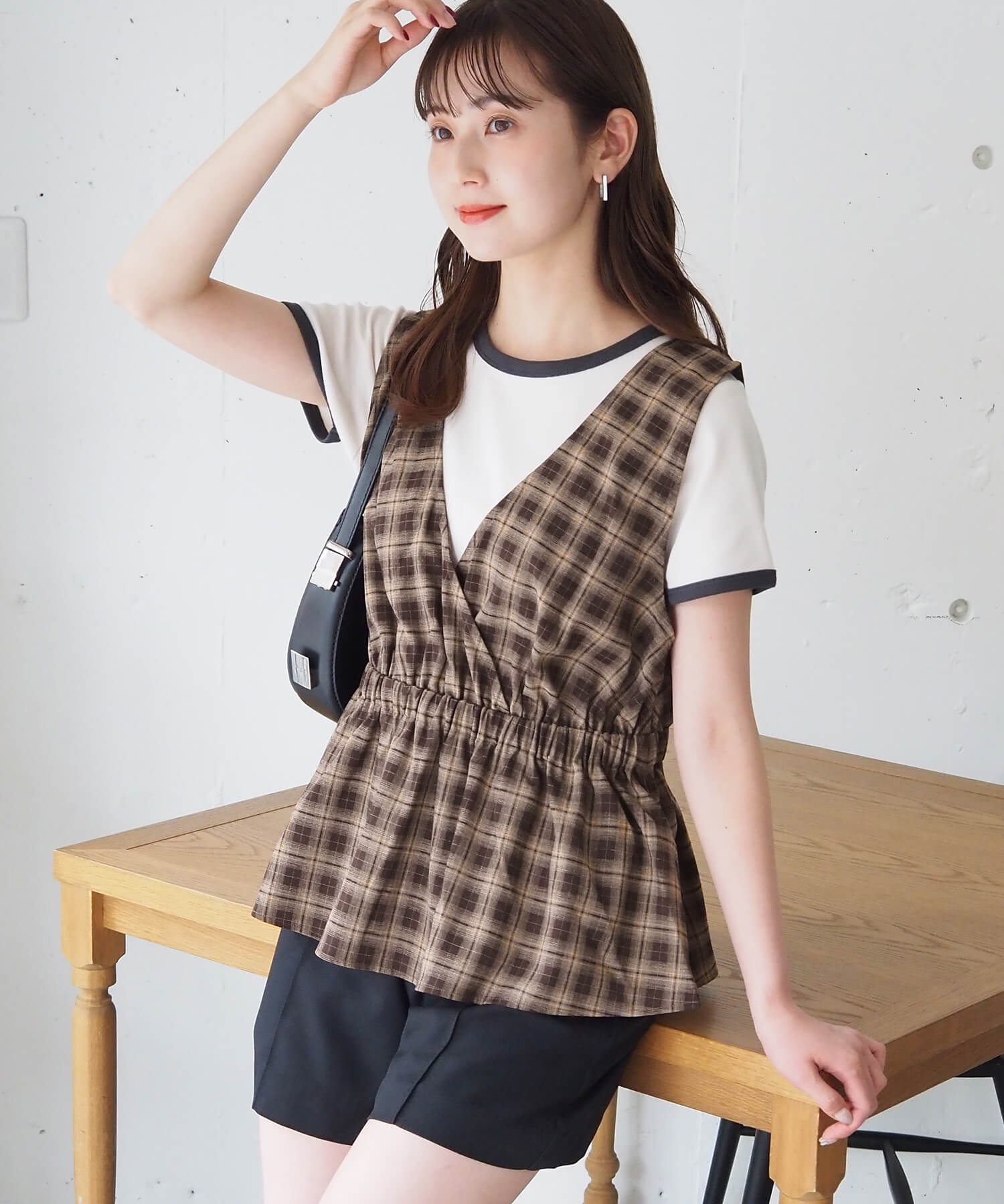 ✨極美品✨レオナール ジップアップベスト 2way ロゴプリント 総柄 42 ✨極美品✨レオナール ジップアップベスト 2way ロゴプリント 総柄 42