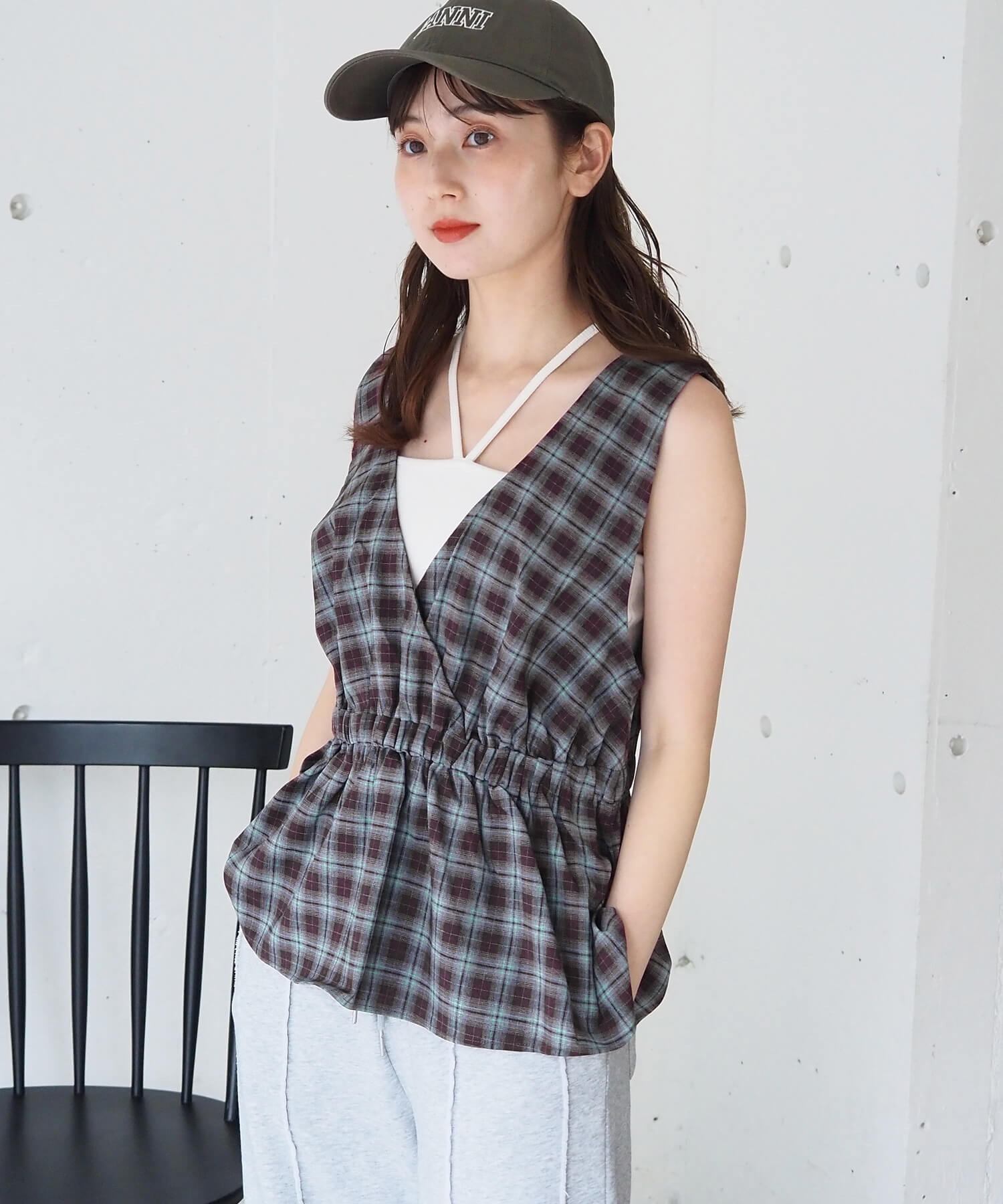 ✨極美品✨レオナール ジップアップベスト 2way ロゴプリント 総柄 42 ✨極美品✨レオナール ジップアップベスト 2way ロゴプリント 総柄 42 ✨